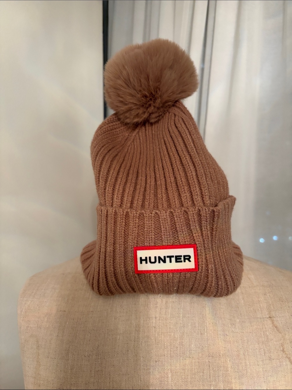 Hunter woman’s  Pom Pom Beanie in tan